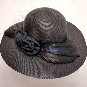 Wide brimmed fashion vintage hat with feathers